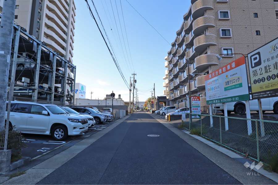敷地北側の前面道路（東側から）