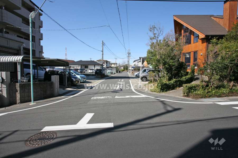 敷地北側の前面道路(東側から)