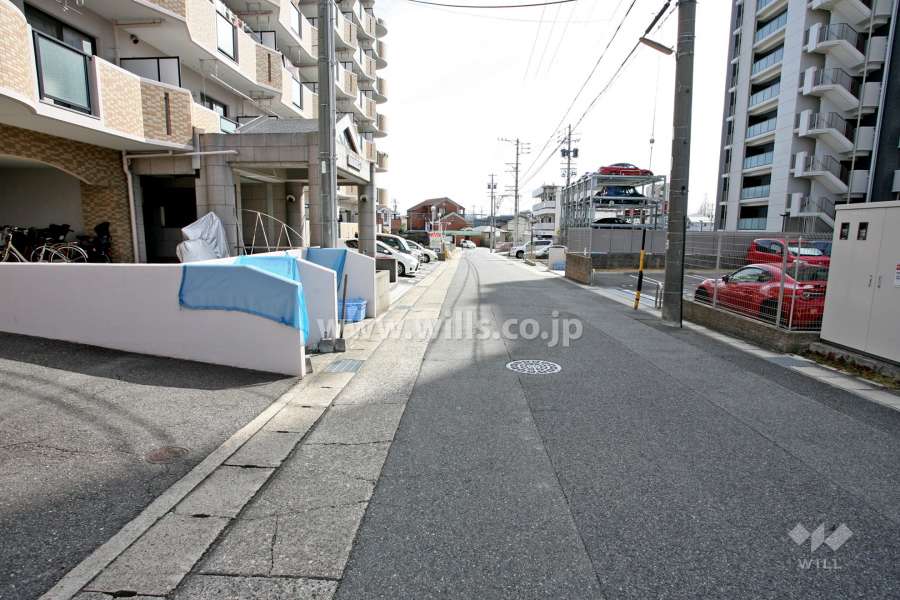 敷地北側の前面道路