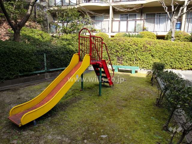 敷地内の小さな公園