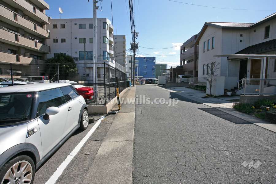 敷地南側の前面道路