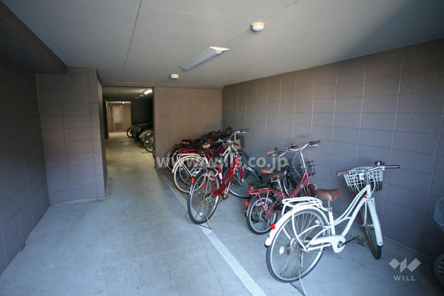 屋内に設けられた駐輪場