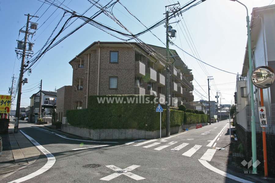 滝ノ水ロイヤルハイツの外観(西側から)