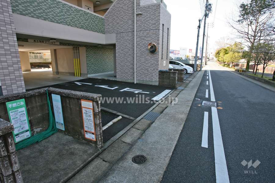 駐車場出入り口