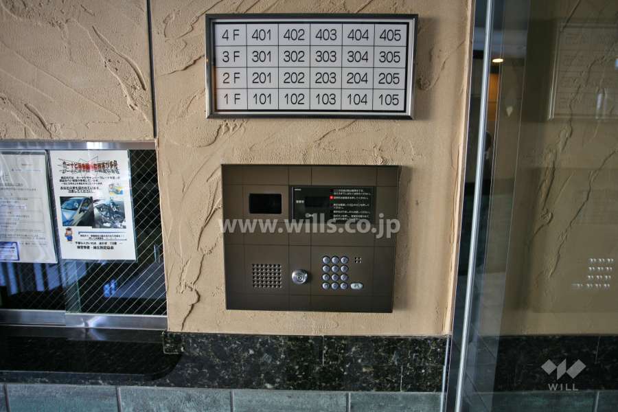 オートロックと案内板