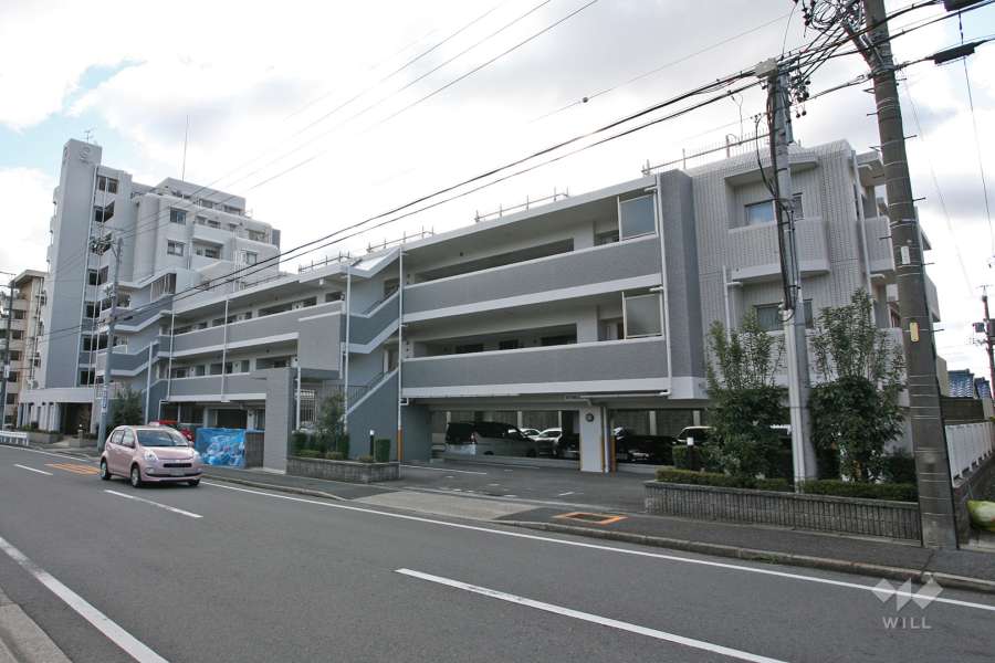 ファミリアーレ鹿山の外観(北側から)