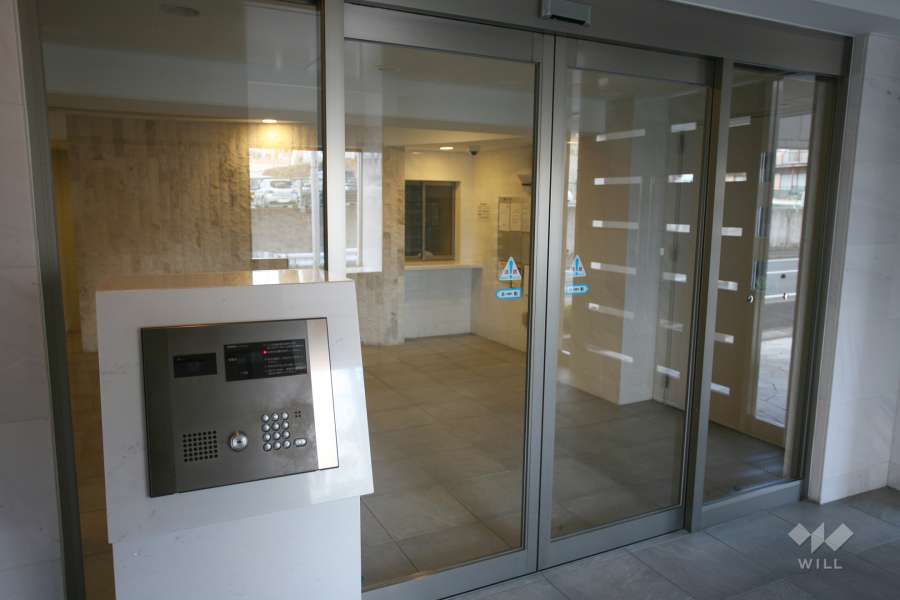 エントランスはオートロック付きです。