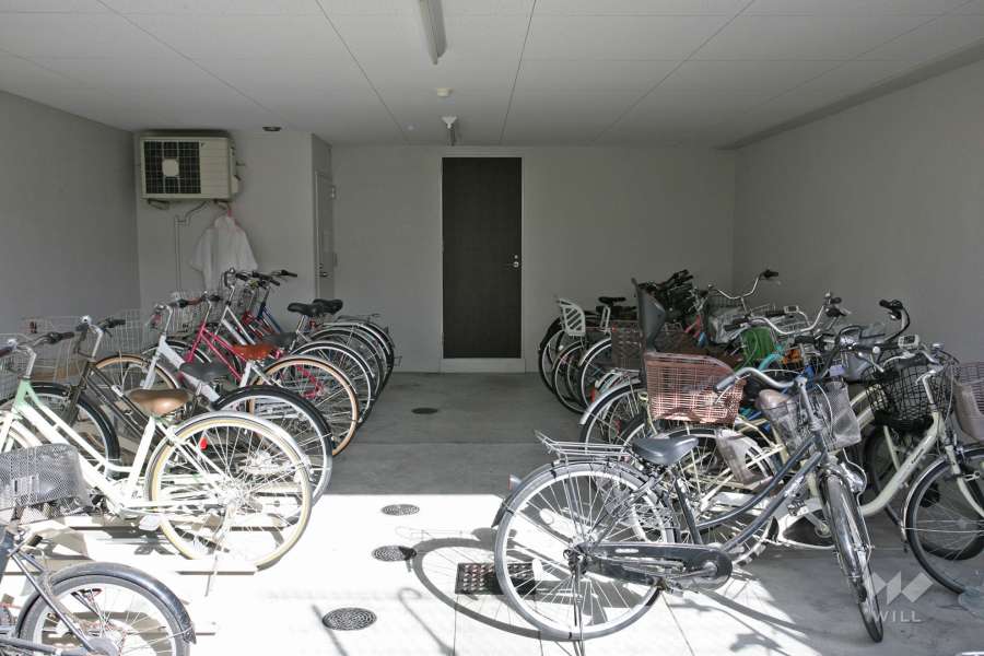 屋内に設けられた駐輪場