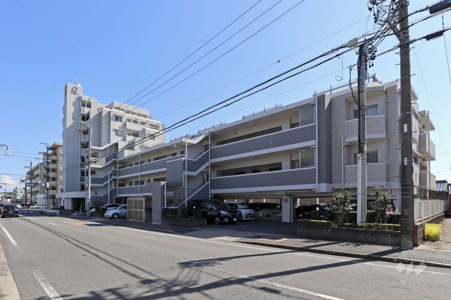 ファミリアーレ鹿山の外観（北側から）