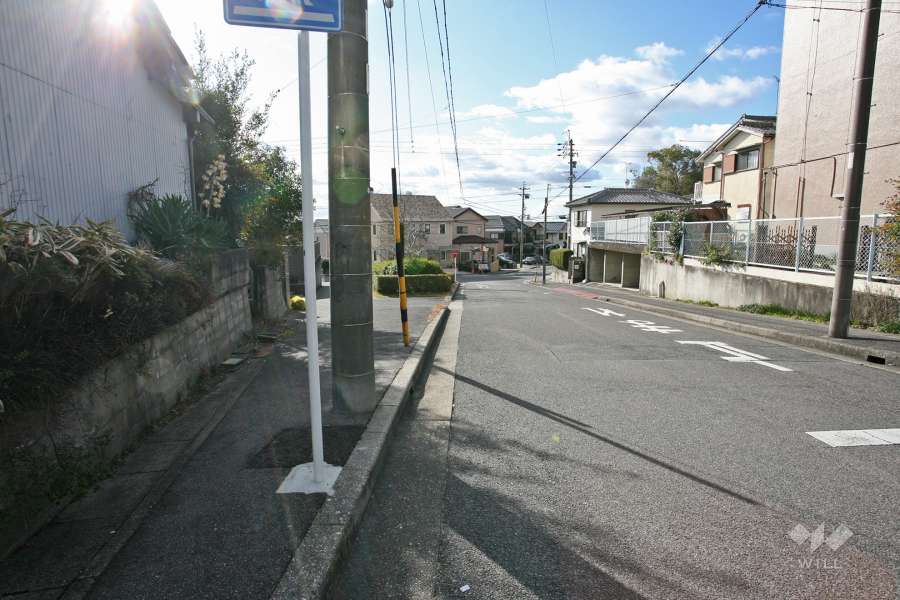 敷地東側の前面道路