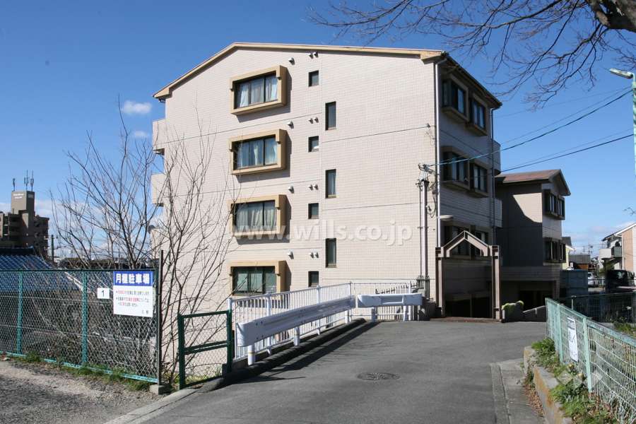 エルグランデ左京山の外観（東側から）