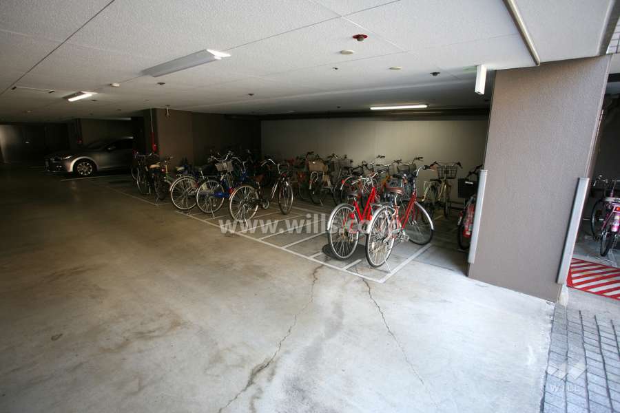 屋内に設けられた駐輪場