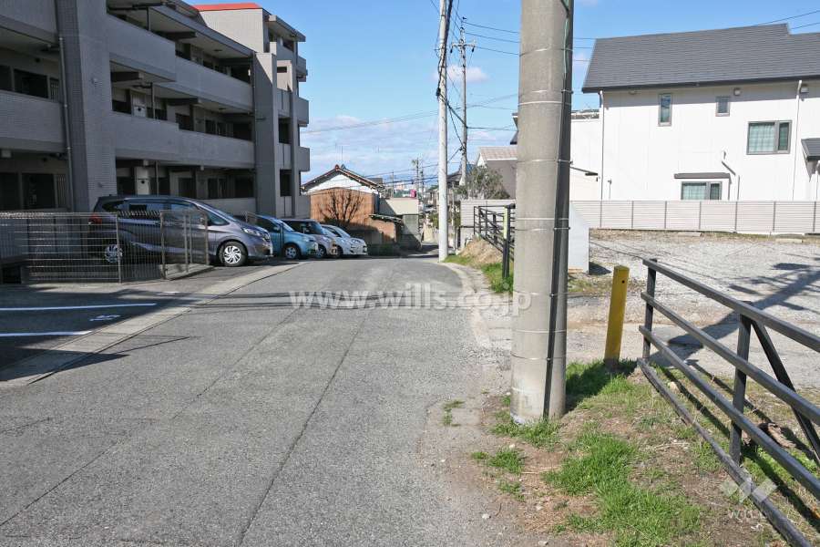 敷地北側の前面道路