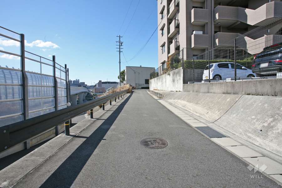 敷地東側の前面道路
