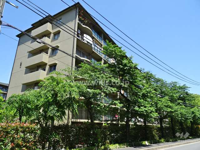 メゾン千里丘2番街Ｅ棟の外観(南西から）