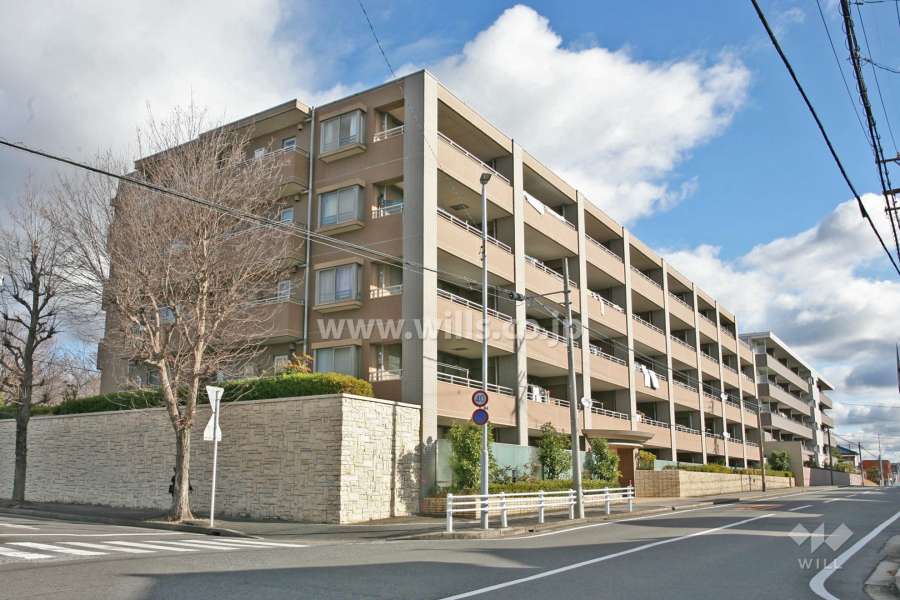 ファミール鹿山リーフスクエアの外観(南西側から)
