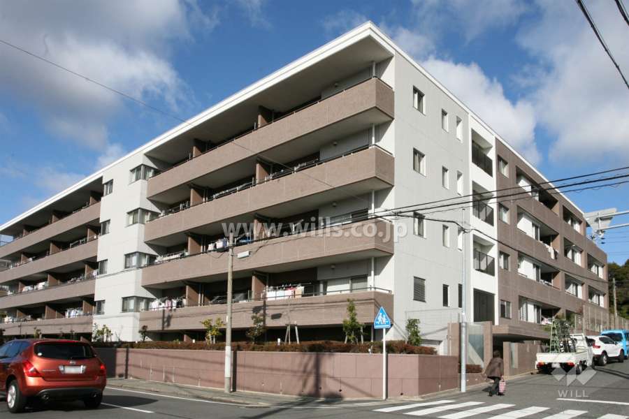 ローレルコートエスタ鹿山の外観(南東側から)