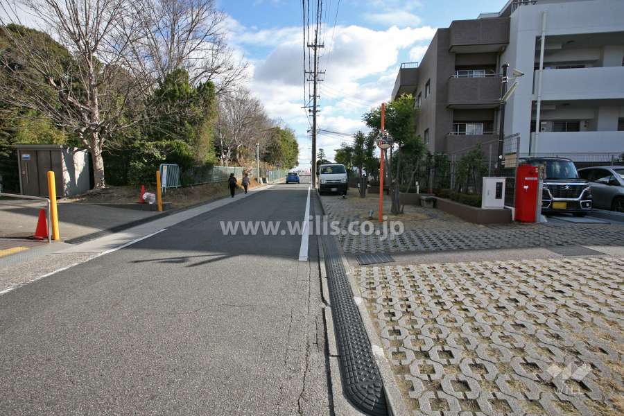 敷地北側の前面道路