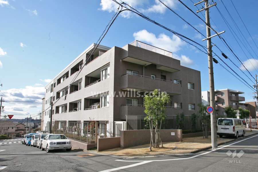 ローレルコートエスタ鹿山の外観(北東側から)