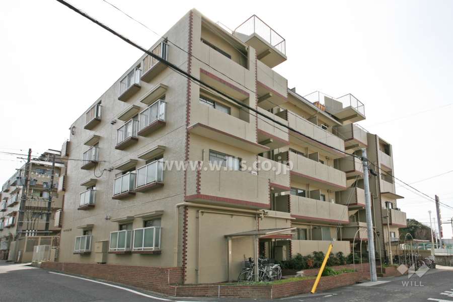 ロイヤル鹿山C棟の外観