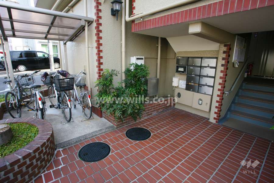 駐輪場と共用ポスト