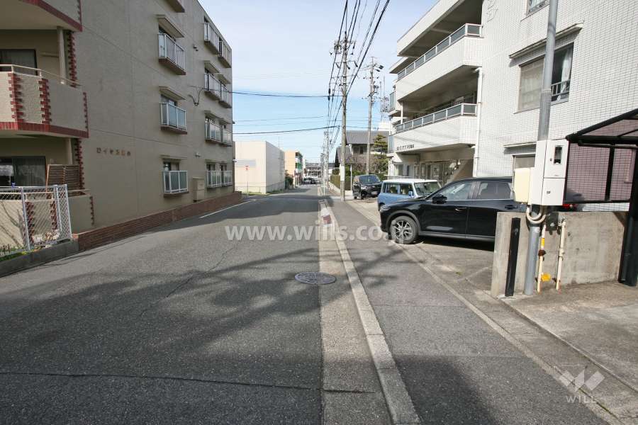 敷地東側の前面道路