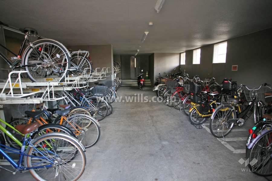 屋内に設けられた駐輪場