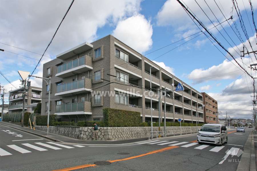 アベニュープレイスヴィークコート鹿山の外観(南西側から)