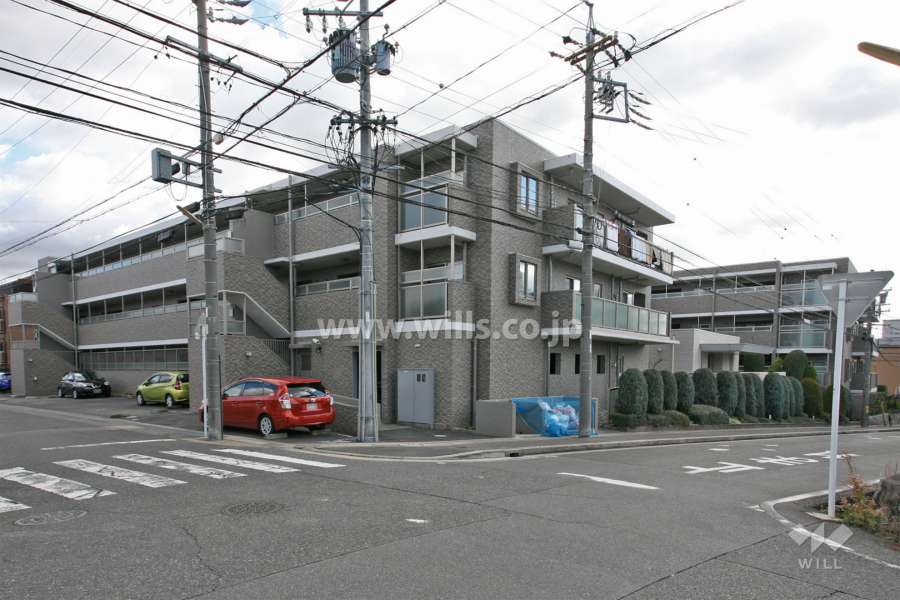 アベニュープレイスヴィークコート鹿山の外観(北西側から)