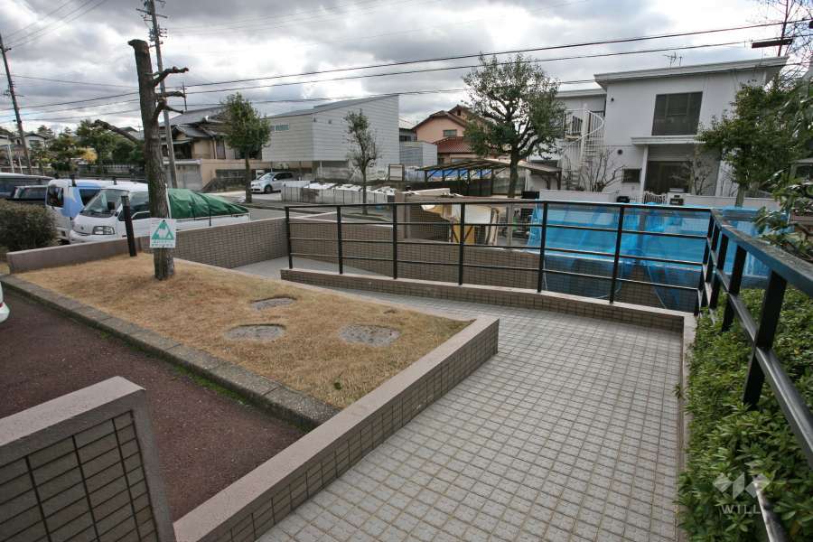 アプローチはスロープがあります。