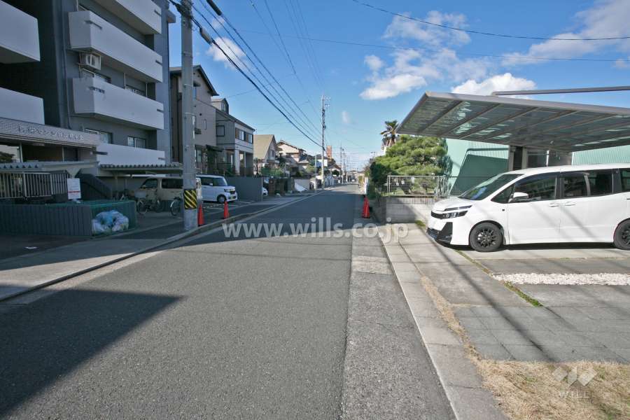 敷地北側の前面道路(東側から)