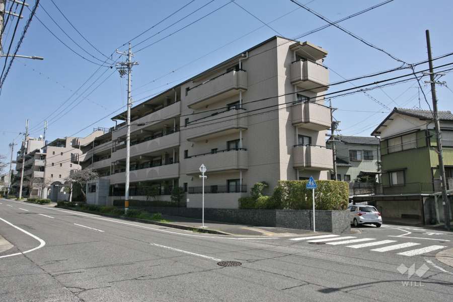 グローリアス鳴海諸の木の外観（西側から）