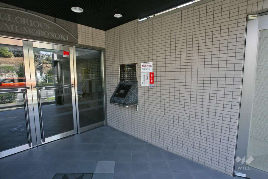 エントランスはオートロック付きです。