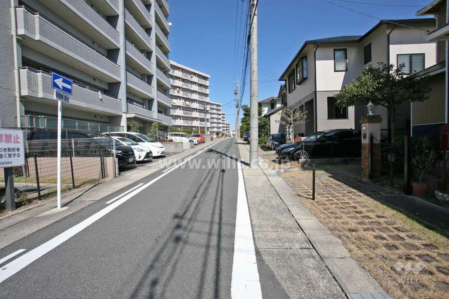 敷地南東側の前面道路