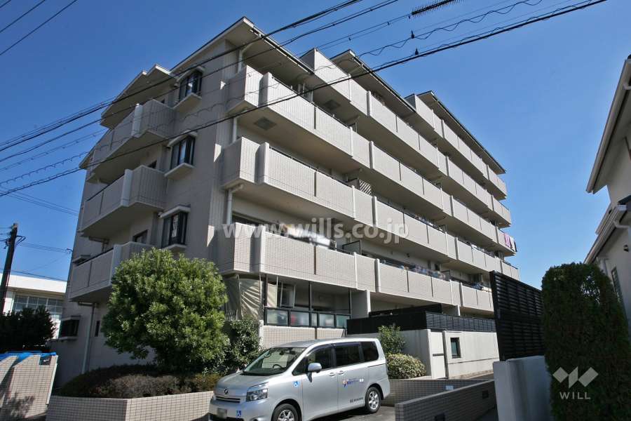 グローリアスヒルズ滝ノ水の外観(西側から)