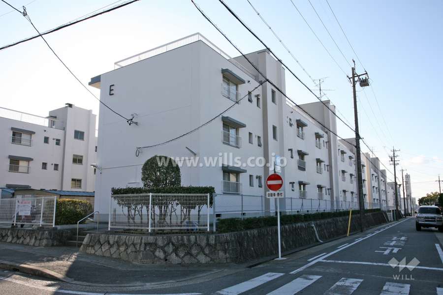 鳴海おお根住宅E棟の外観（北東側から）