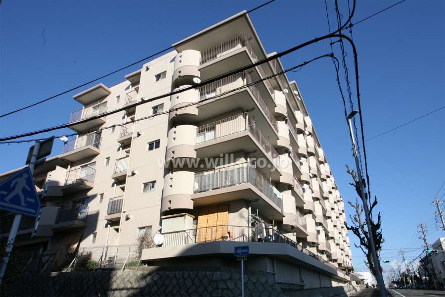 松ヶ根台マンションの外観(南西側から)