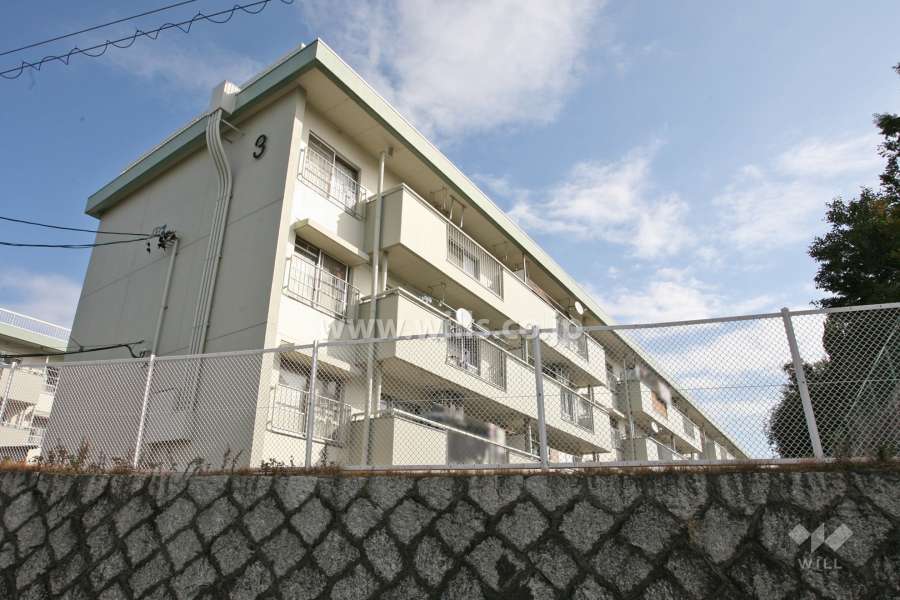 第2鳴海おお根住宅3号棟の外観(南西側から)