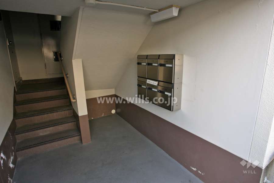 住戸入り口(共用ポスト)