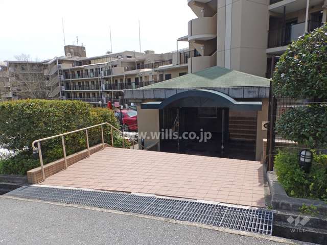 敷地西側にあるサブエントランス