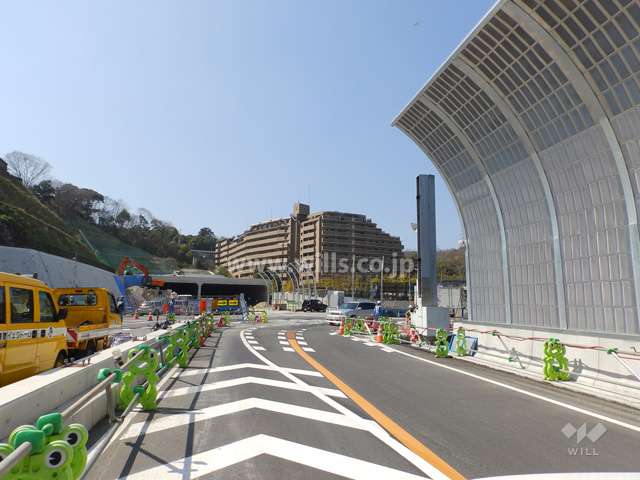 敷地の南側には名塩国道のトンネルが通っています。（平成27年3月現在工事中）