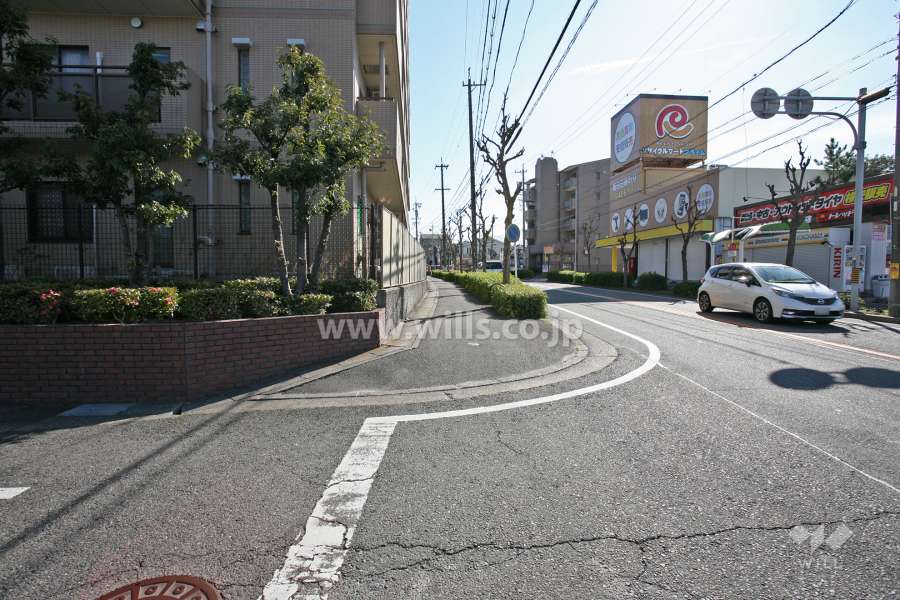 敷地南側の前面道路