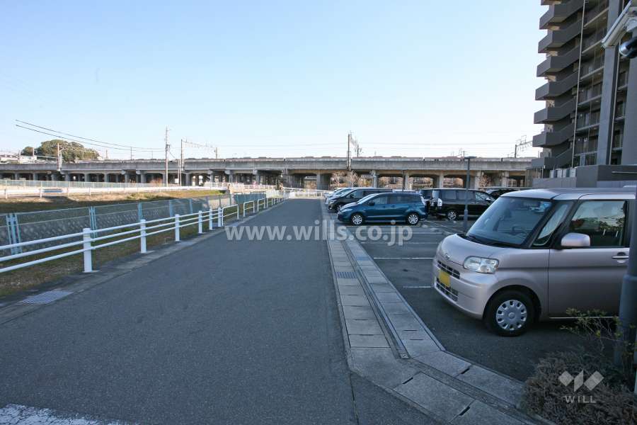 敷地北側の前面道路