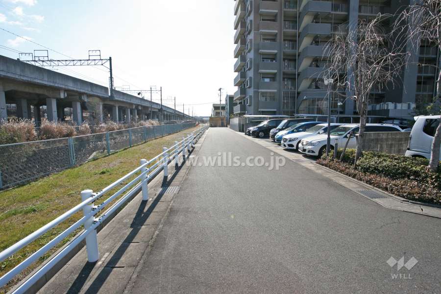 敷地東側の前面道路