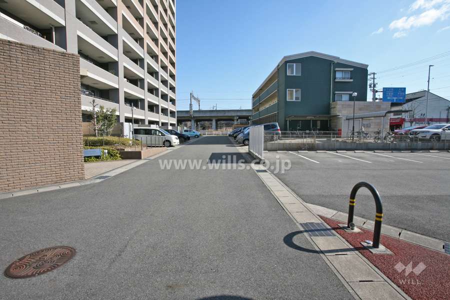 敷地南側の前面道路