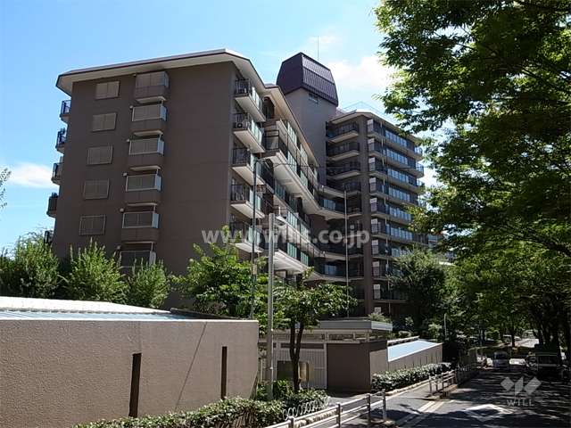 ローレルハイツ千里2号棟の外観（北西側から）