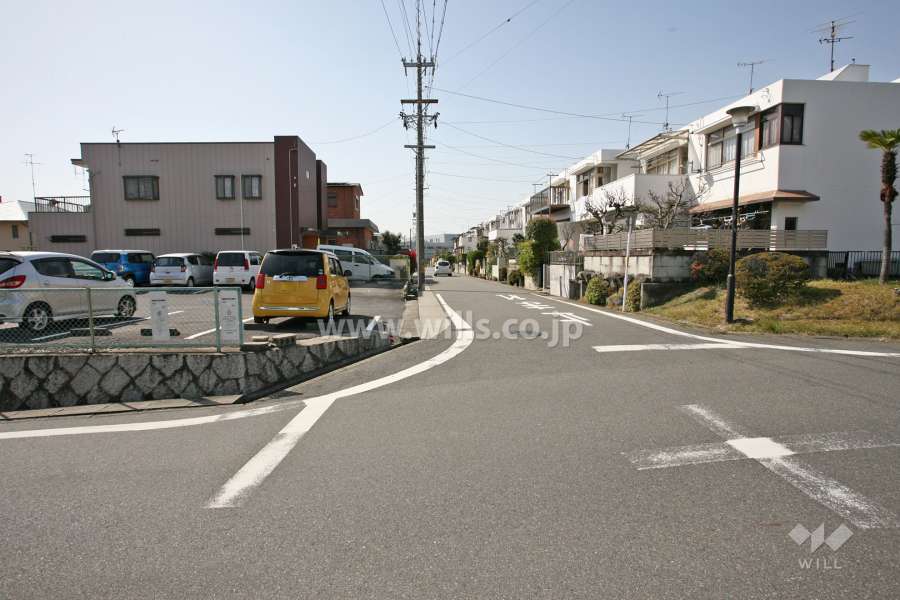 敷地南側の前面道路