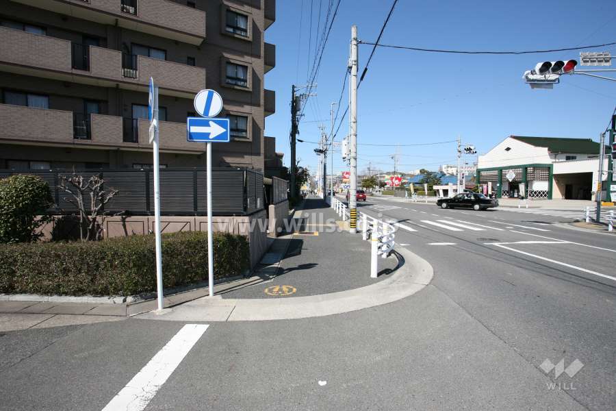 敷地北東側の前面道路