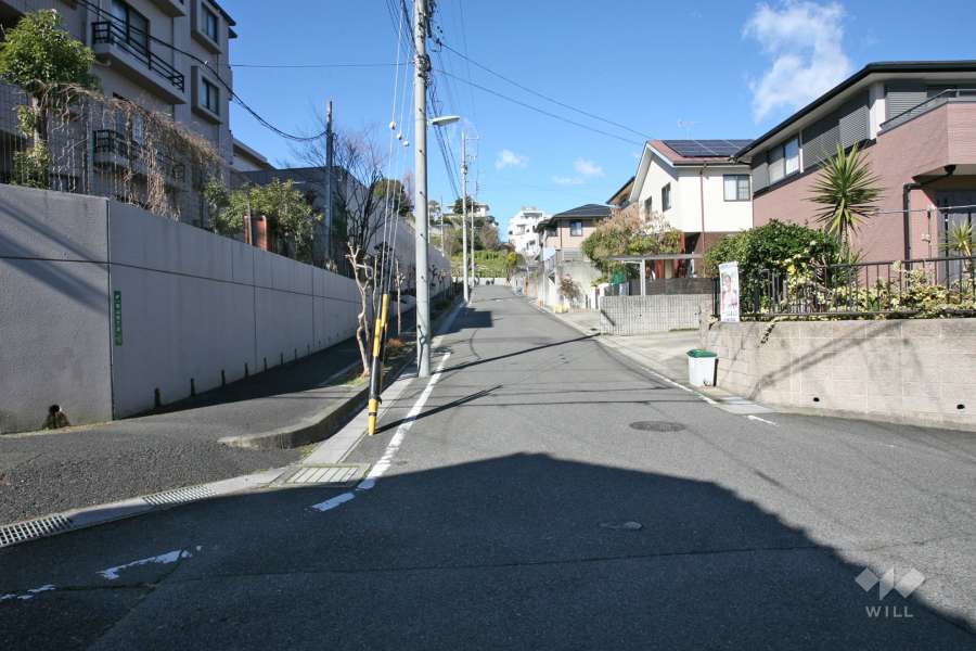 敷地東側の前面道路