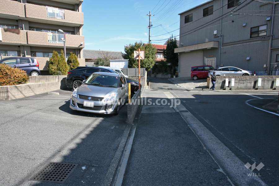 敷地南側の前面道路